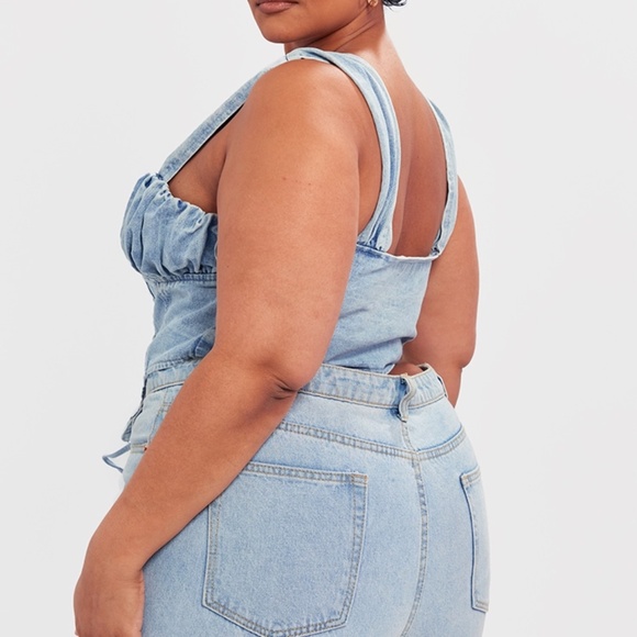 PRETTYLITTLETHING plus vintage bleach wash ruched bust detail denim lace up - Picture 2 of 5